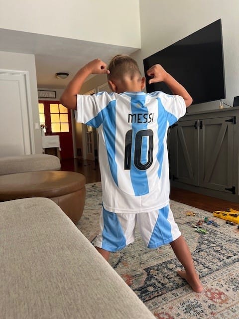 https://www.nogometnionline.com/wp-content/uploads/2024/11/Argentina-dresi-Lionel-Messi-10-2.jpg