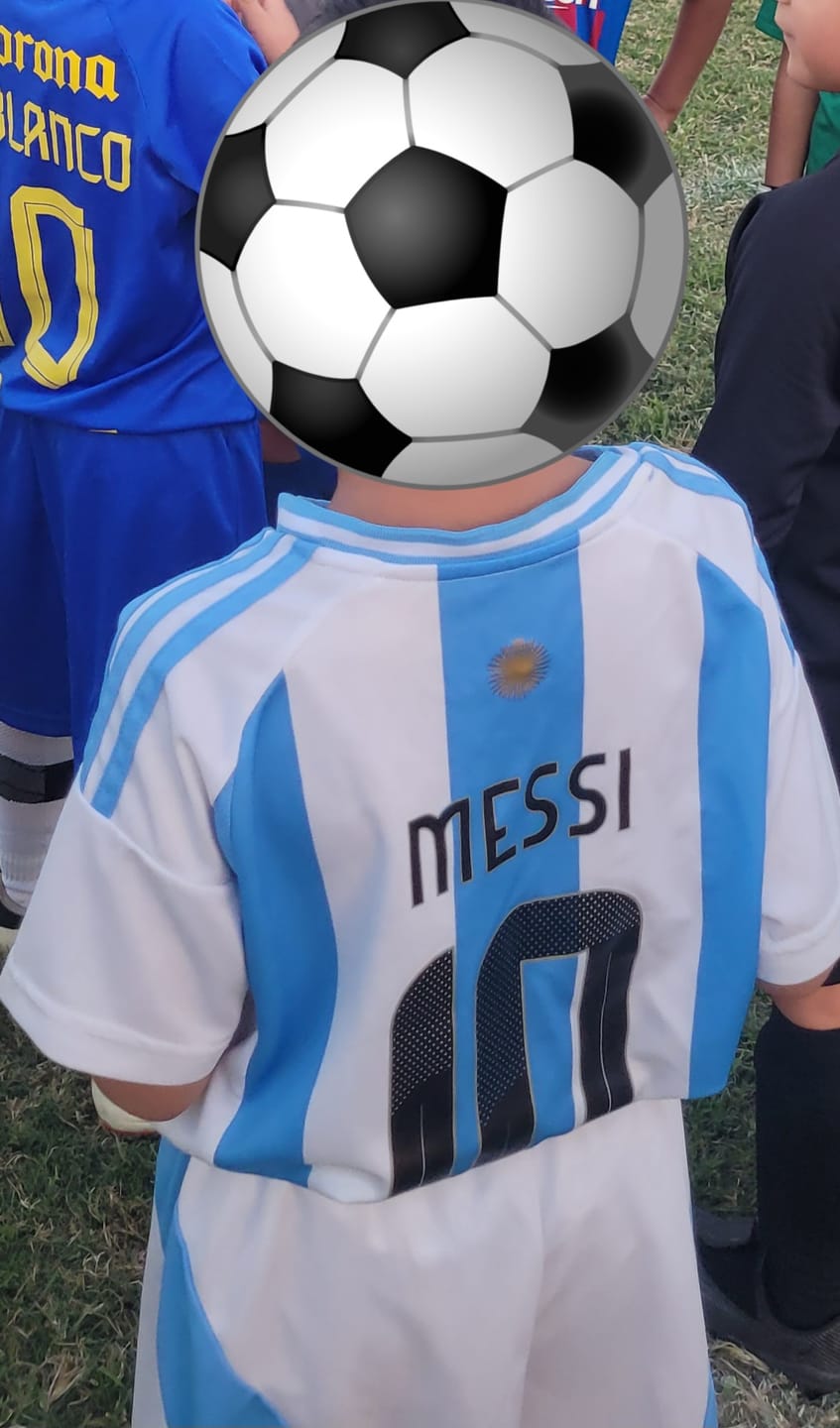 https://www.nogometnionline.com/wp-content/uploads/2024/11/Argentina-dresi-Lionel-Messi-10.jpg