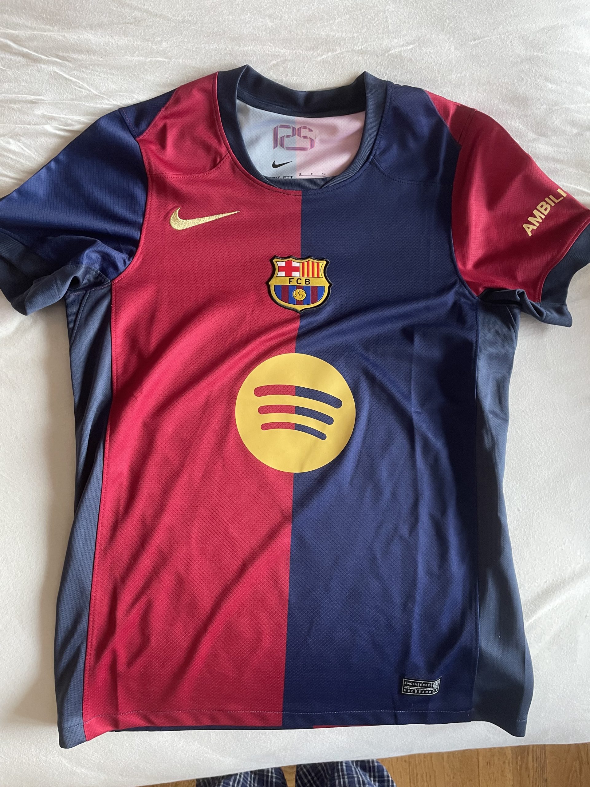 https://www.nogometnionline.com/wp-content/uploads/2024/11/Barcelona-dres-2024-25-scaled.jpeg